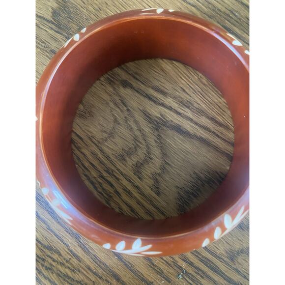 Vintage Carved Lucite Wide Bracelet Bangle Brown & White Leaves Boho Costume 9” - Picture 5 of 8